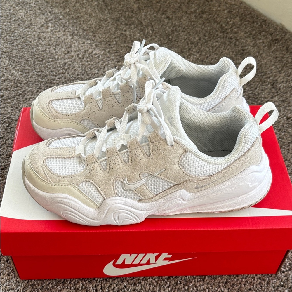 Women’s Nike Tech Hera | White/White-Summit White Sneakers